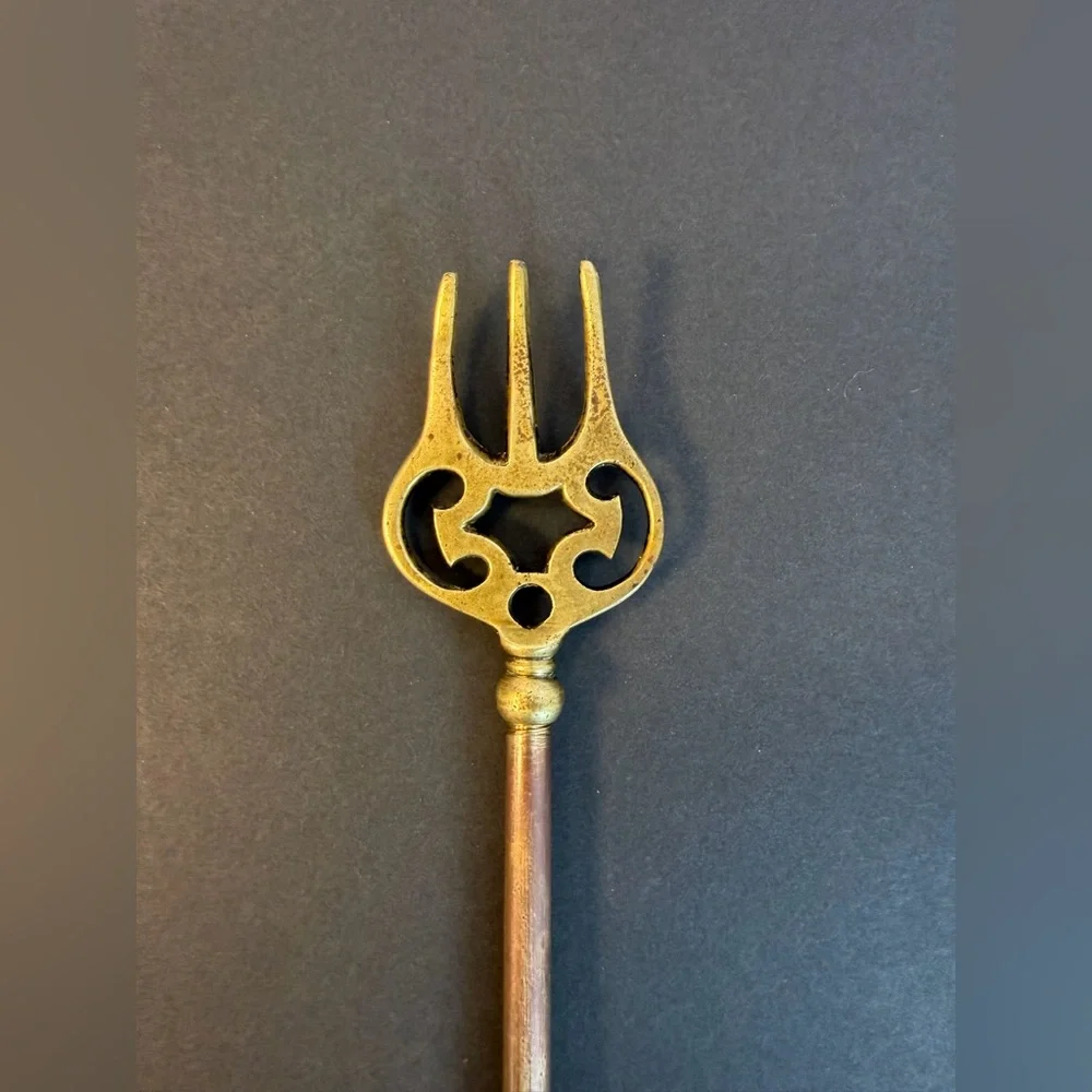ANTIQ English Brass Long Handled Toasting Fork 17” “The Tudor House” S. Hampton
